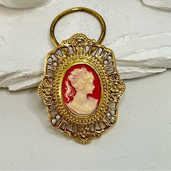 1928 Scarf Clip Cameo Gold Tone and Tiny Faux Pearls - Picture 3 of 8